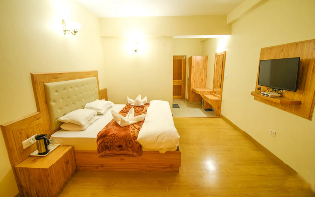 Goroomgo New Ambika Mall Road Manali