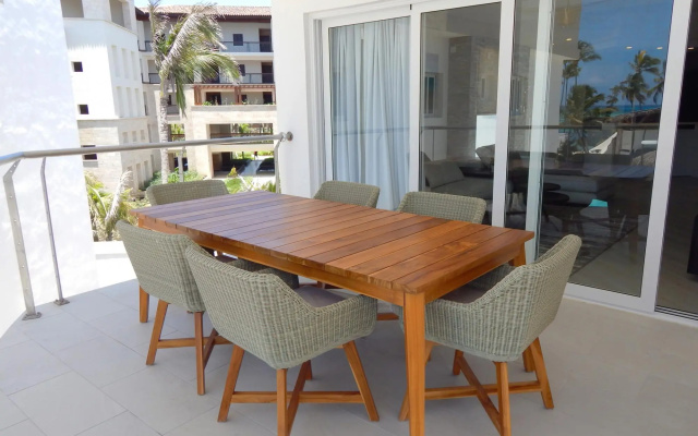Ocean views apartment with private beach in Playa