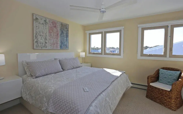 Mariners Court 224