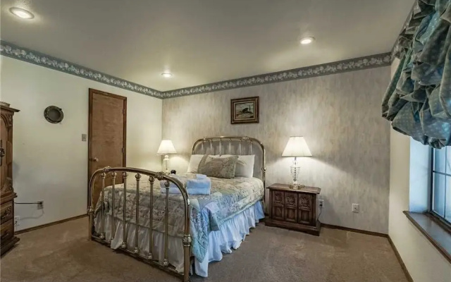 Christi and Don's Nuthouse by Ruidoso Vacation Rentals