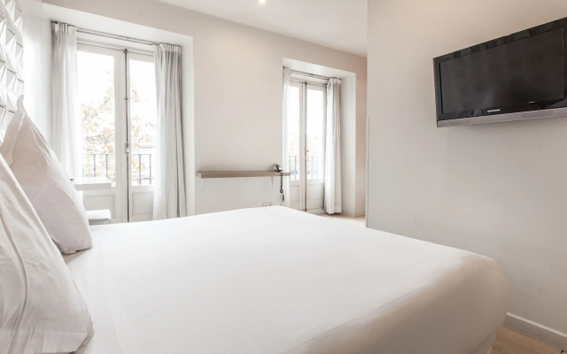 Hotel Chic And Basic