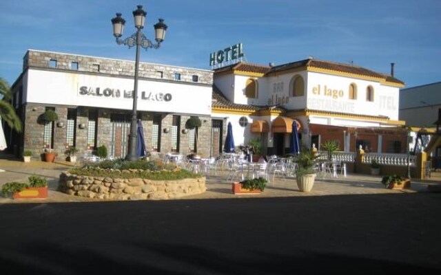 Hotel Restaurante El Lago вид на фасад