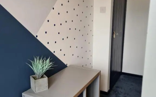 Stunning 2 bed house near coastal path/lake/beach