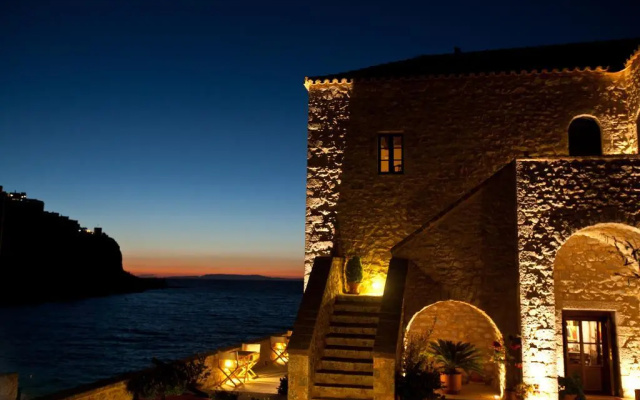 Mavromichalai
