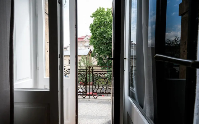 Arts Apartments