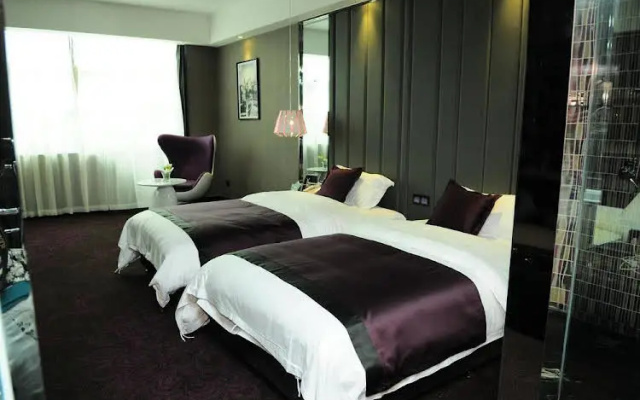 Yangluo Happy Year Hotel