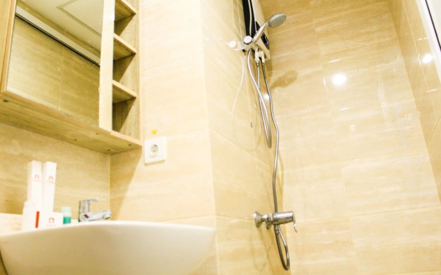 Modern and Comfortable Studio Springwood Apartment