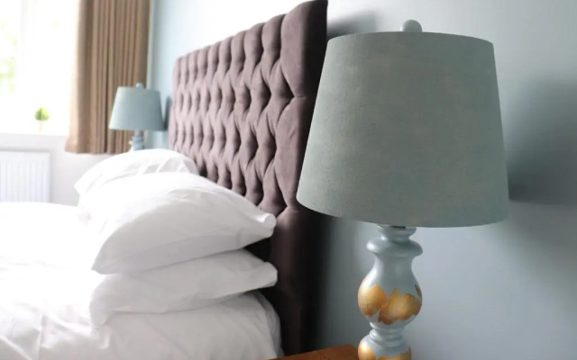 Rooms at The Dressers Arms