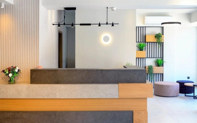 The City Hotel & Suites