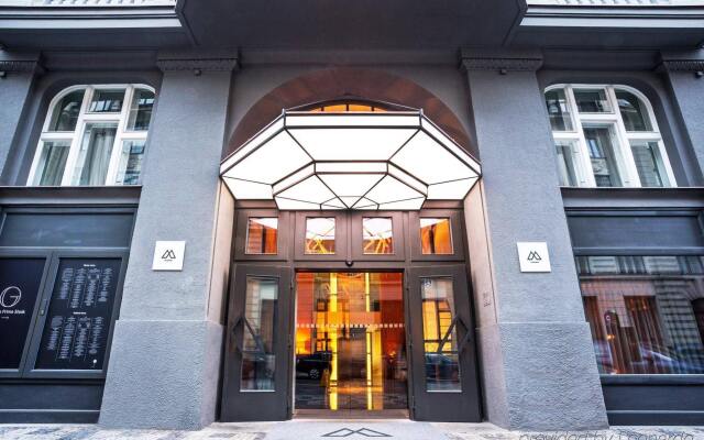 Отель The Emblem Hotel Чехия, Прага - 3 отзыва об отеле, цены и фото номеров - забронировать отель The Emblem Hotel онлайн вид на фасад