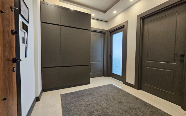 Professionally Maintained Spacious New Suites 2-1