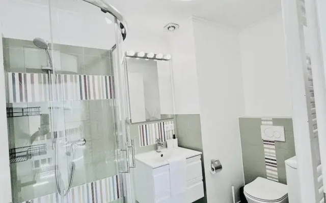 One bedroom flat near train station