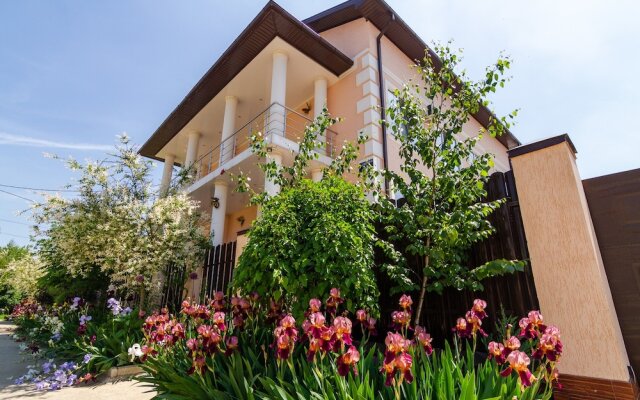 Гостиница Beautiful House Hotel в Краснодаре отзывы, цены и фото номеров - забронировать гостиницу Beautiful House Hotel онлайн Краснодар вид на фасад