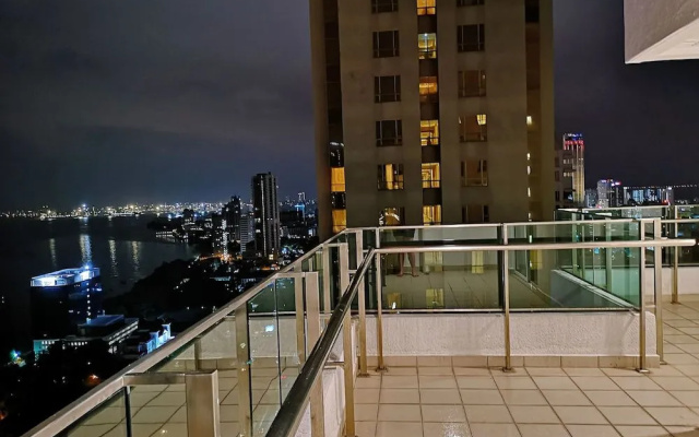 Mansion One 2 Bedroom Apartment