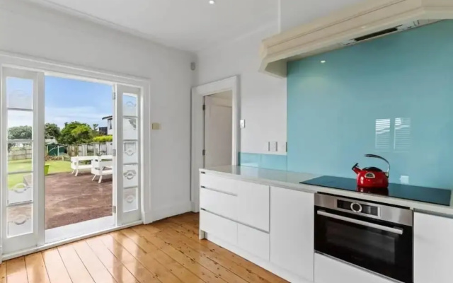 3min to beach 4 bedroom villa