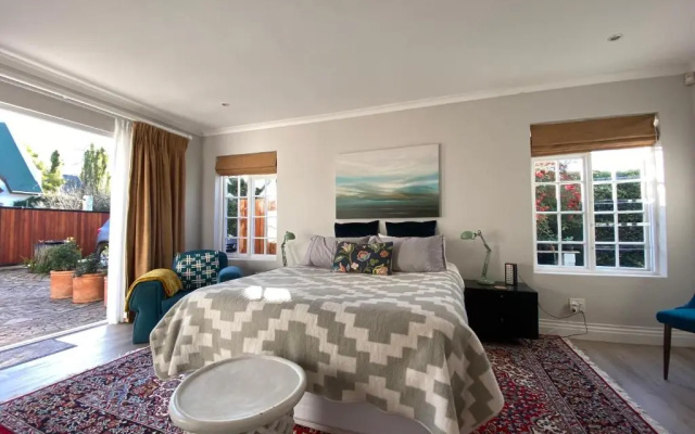 Priv. Courtyard and Entrance with Spacious bedroom