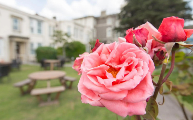 Lauriston Hotel