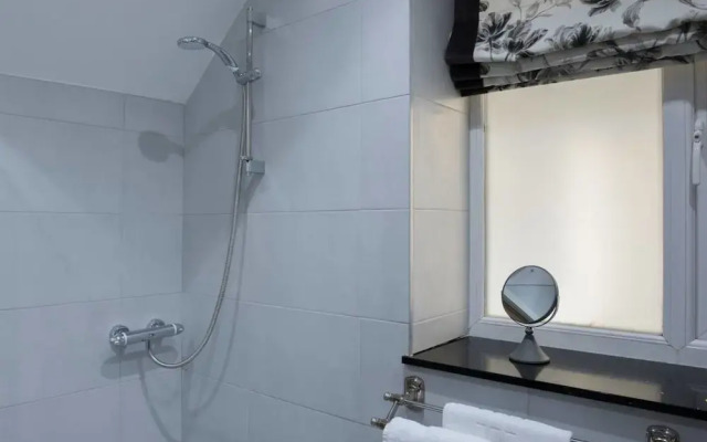 Cozy 1BR apartment, central Ambleside with parking