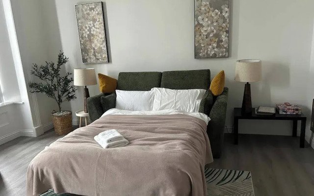 Family - Central - Parking - Wifi - Sleeps 4