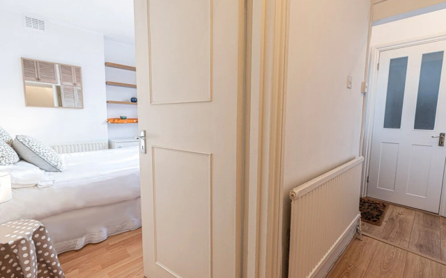 Charming 1-bed flat w/ patio near Notting Hill