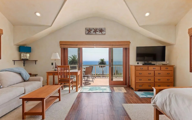 Blue Ocean View Retreat - Minutes to Beach