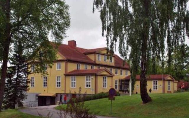 Отель STF Ljungskile Folkhögskola Hostel and Hotel Швеция, Юнгшиле - отзывы, цены и фото номеров - забронировать отель STF Ljungskile Folkhögskola Hostel and Hotel онлайн вид на фасад