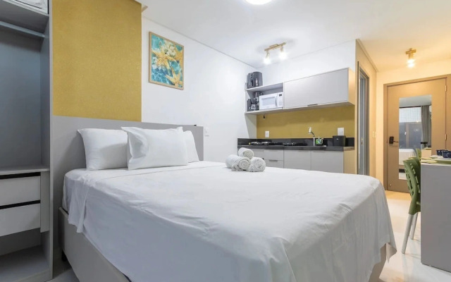 Breeze Residence #111 Beachfront by Carpediem