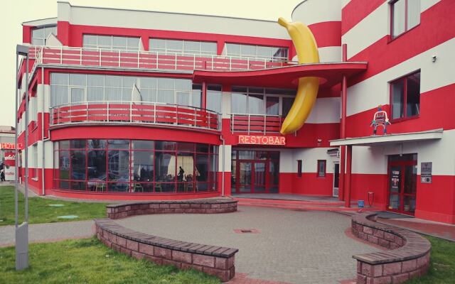 Emigrand Art Hotel вид на фасад