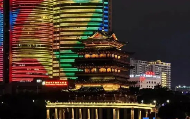 Riverside Yunqi Homestay (Chaoyang Square Subway Station Sanjie Liangxiang)