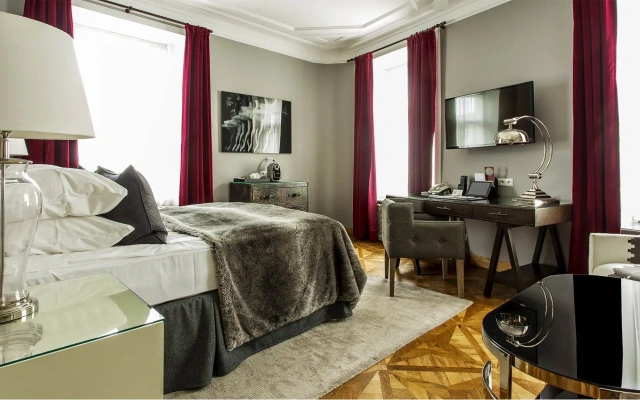 Hotel St. Petersbourg