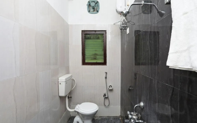 OYO 14988 Regal Stays