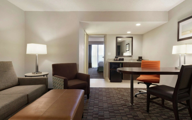 Embassy Suites by Hilton Jacksonville Baymeadows