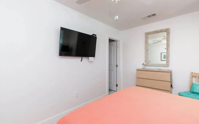 Resort Pool & Pet Friendly Sleeps 9