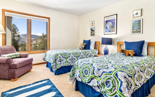 Primavista Luxury At Windcliff 3 Bedroom Condo by RedAwning