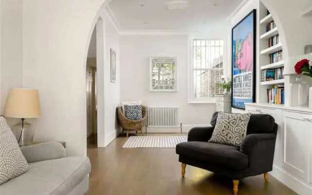 Large and Modern 3 Bedroom Family Home in Earlsfield