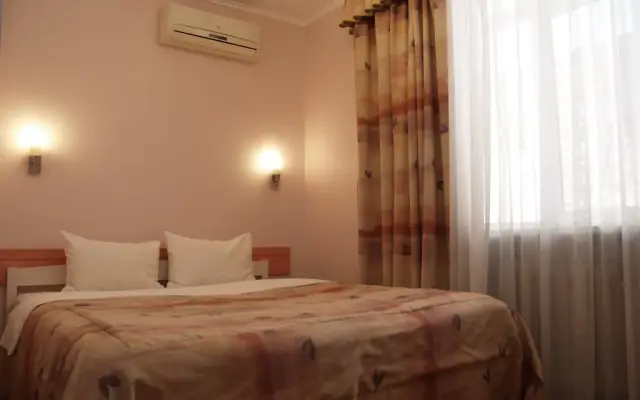 Polyanka Hotel