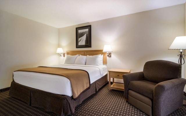 Best Western Golden Spike Inn & Suites