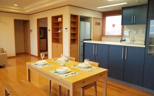 City 1500 SF 2BR condom 3F sea view