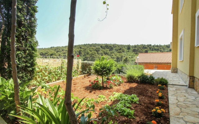 Apartment in Trogir Near the Beach