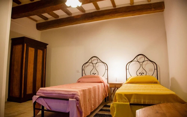 Casale Belvedere con piscina nel bosco