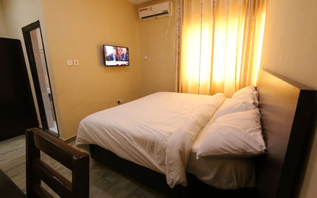 Iyore Grand Hotel & Suites