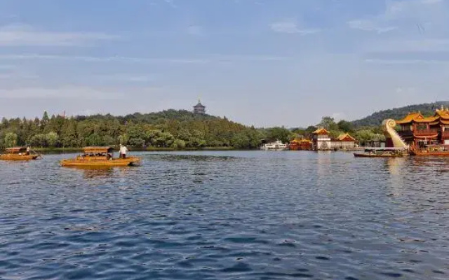 Yinyue Time Homestay (Xihu Scenic Area)