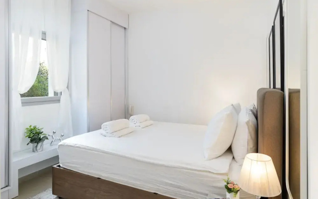 Quiet Hideaway & Terrace near Beach by FeelHome