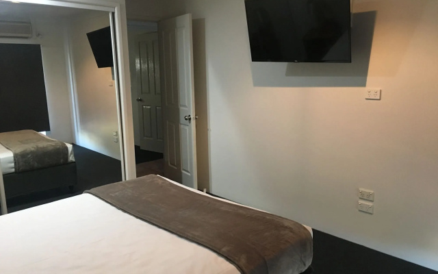 The Cosmopolitan Motel and Serviced Apartments