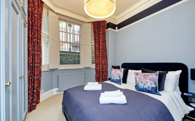 Westminster Retreat by Underthedoormat