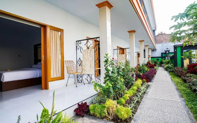 Kadek Bagus Guest House by ZUZU