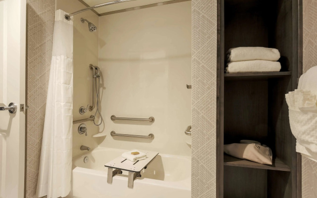 DoubleTree by Hilton Evansville