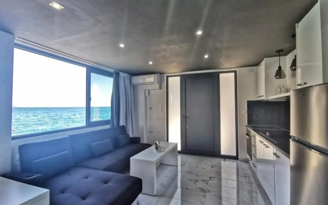 Sunrise Luxury Seaside Apartment