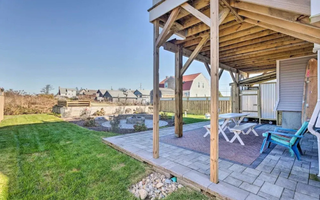 Seaside SK Getaway: Steps to Matunuck Beach!