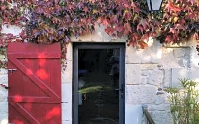 Au Pied Du Tilleul